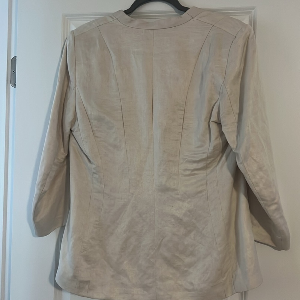 Blazer - Picture 4 of 4